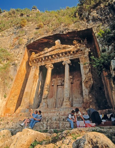 Vista di una tomba rupestre (foto) da Unbekannt Unbekannt